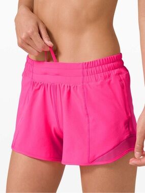 Lululemon Hotty Hot Short II *Long 4"
In Pink Highlight Size 10